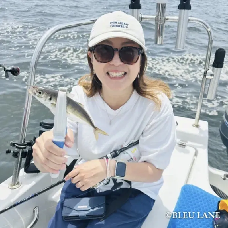 Guest smiling during a Tokyo Bay fishing trip